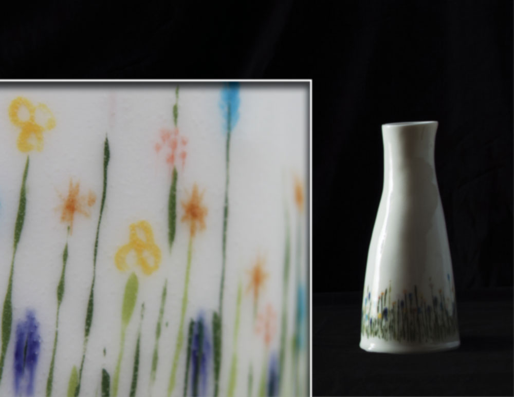 Vaas - porselein, veld met bloemen